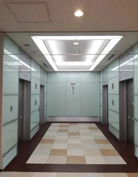 新青山ビル西館の外観