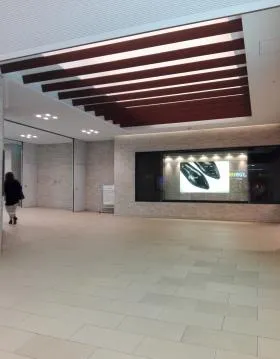 新青山ビル西館の外観