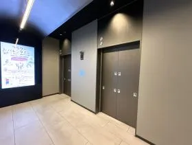 新青山ビル西館の外観