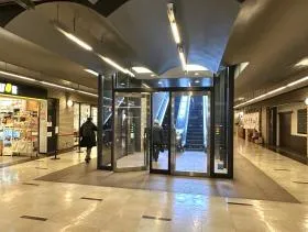 新青山ビル西館の外観