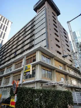 港南本館ビルの外観