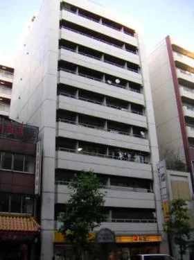 ヴェラハイツ新宿御苑ビルの外観