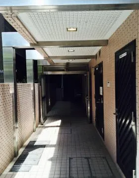 サニープラザ新宿御苑の外観