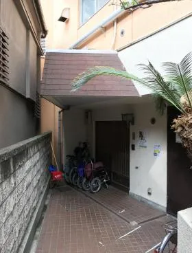 リレント新宿ビルの外観