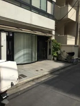 ドルチェ新宿ビルの外観