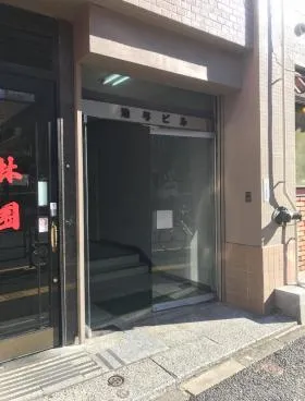 池与ビルの外観