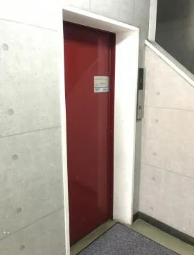 池与ビルの外観