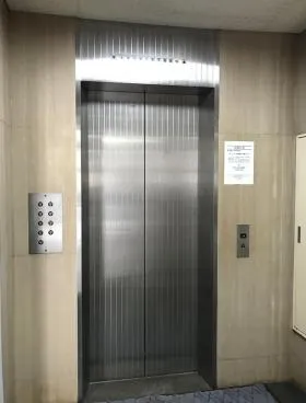 第5イノセビルの外観