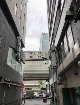 枻川誠志堂ビルの外観