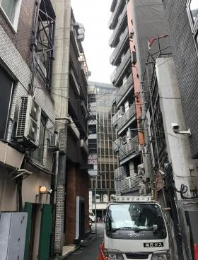 枻川誠志堂ビルの外観