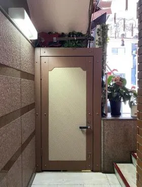 下条ビルの外観