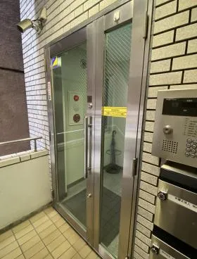 鶯(ウグイス)ビルの外観