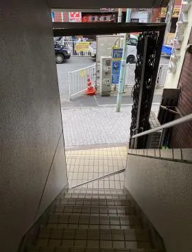 鶯(ウグイス)ビルの外観