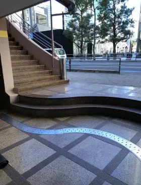 秀栄ビルの外観