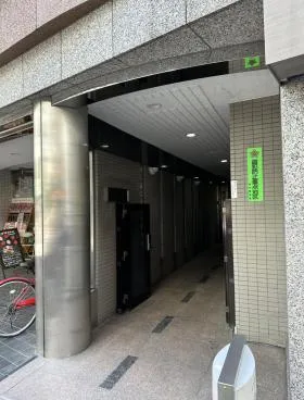 築場(ヤナバ)ビルの外観