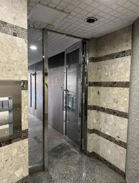 築場(ヤナバ)ビルの外観