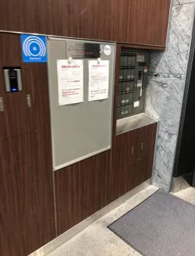 ユニ六本木ビルの外観