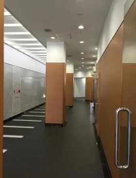 京王新宿三丁目ビルの外観