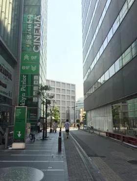 京王新宿三丁目ビルの外観