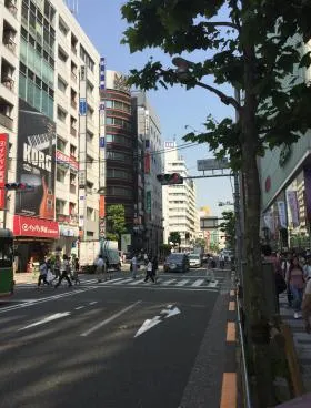 京王新宿三丁目ビルの外観