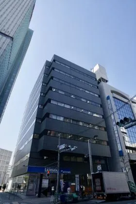 京王新宿三丁目ビルの外観