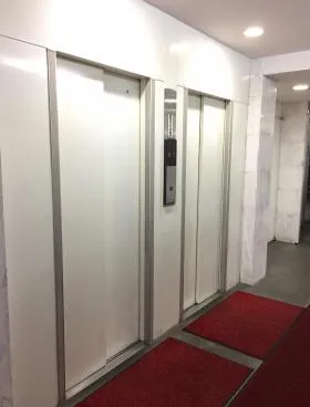 東京ロイヤルプラザビルの外観