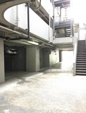 東京ロイヤルプラザビルの外観