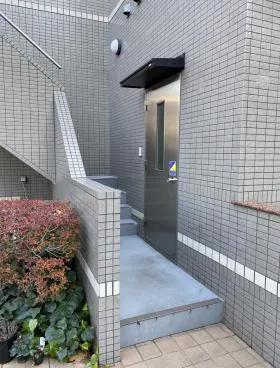 NK青山ホームズビルの外観