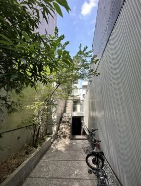 NISHIAZABUFTビルの外観