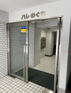 ハレのぐちビルの外観