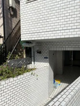 ハレのぐちビルの外観