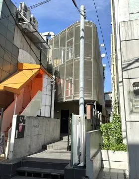 西麻布エフティーセカンドビルの外観