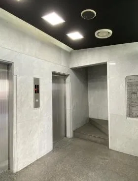 共同ビル(小伝馬町駅前)の外観