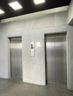 共同ビル(小伝馬町駅前)の外観