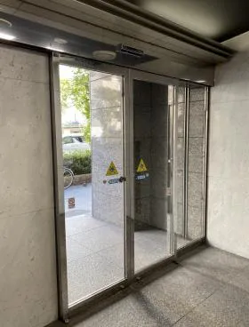 共同ビル(小伝馬町駅前)の外観