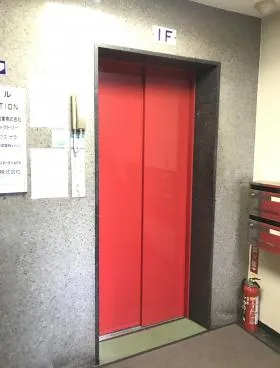 光起ビルの外観