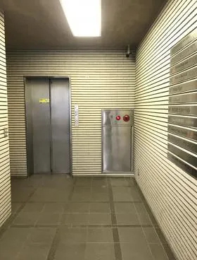 プラザ西麻布ビルの外観