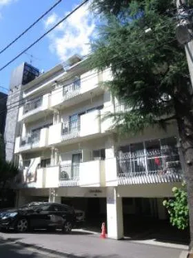 ピロティ南青山ビルの外観