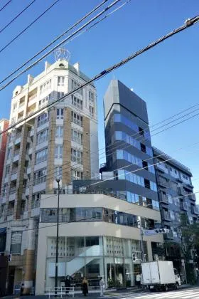 クレグラン骨蓋通ビルの外観