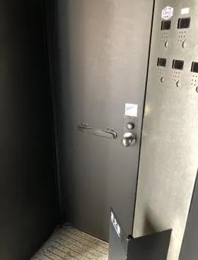 クレグラン骨蓋通ビルの外観