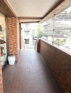 サントロペ南青山の外観