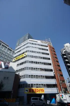 新宿SKYビルの外観