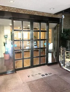 ドミール南青山ビルの外観
