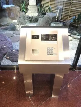 ドミール南青山ビルの外観