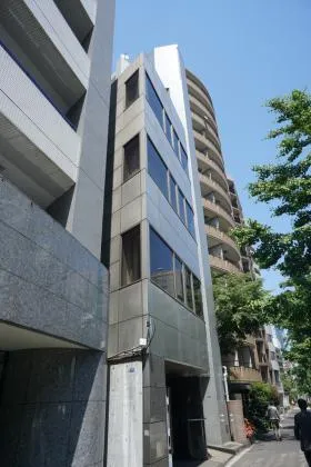 チガー南青山ビルの外観
