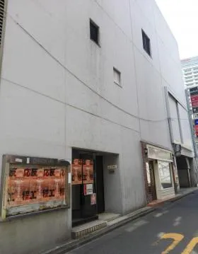 俳優座ビルの外観