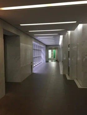 イースト六本木ビルの外観