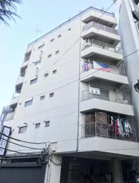 善隣会館ビルの外観