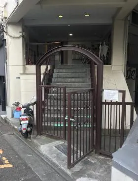 善隣会館ビルの外観