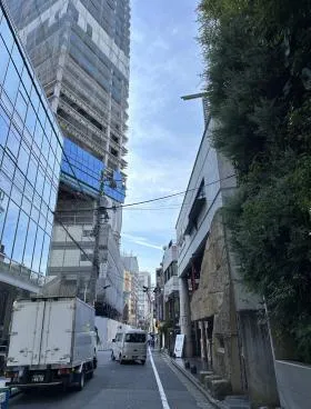 ラウンドクロス六本木ビルの外観